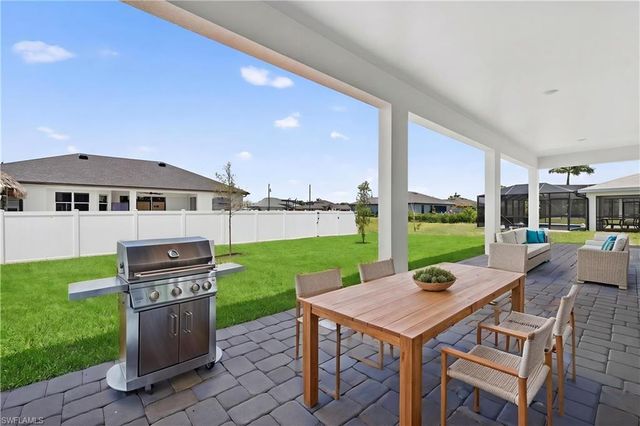 2105 NW 4th ST, Cape Coral, FL 33993
