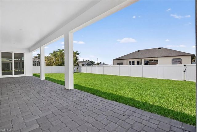 2105 NW 4th ST, Cape Coral, FL 33993