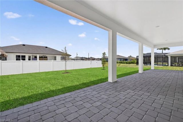 2105 NW 4th ST, Cape Coral, FL 33993