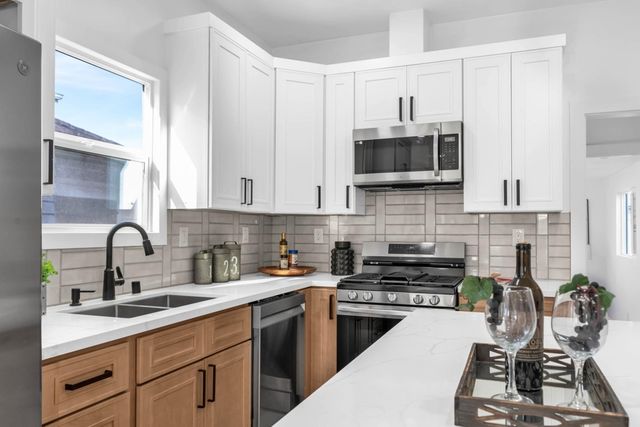 2912 2912 E 22Nd St, Oakland, CA 94601