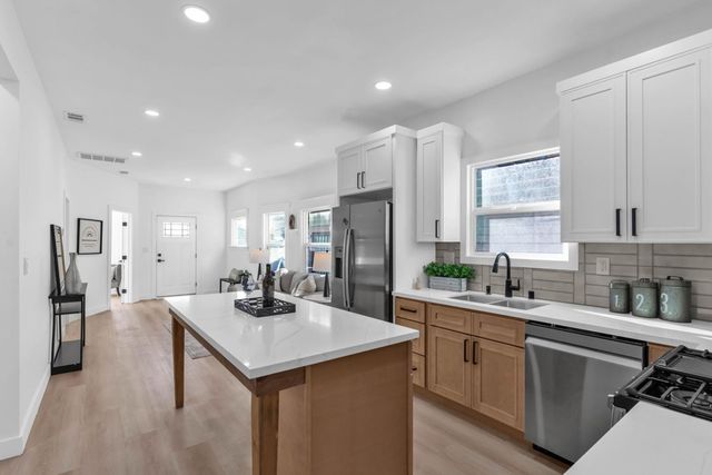 2912 2912 E 22Nd St, Oakland, CA 94601