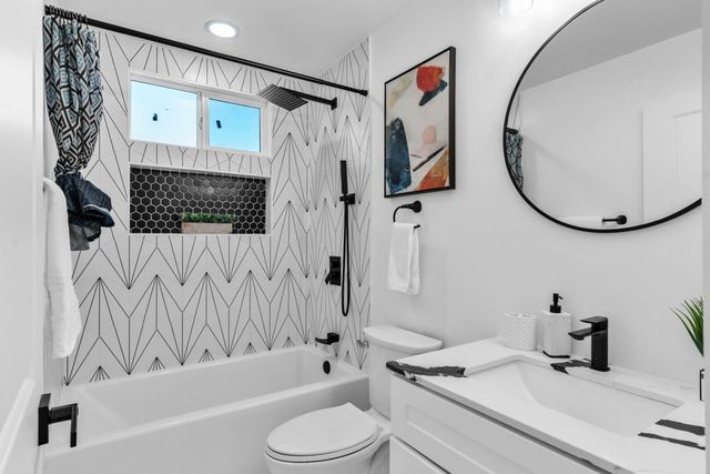 2912 2912 E 22Nd St, Oakland, CA 94601