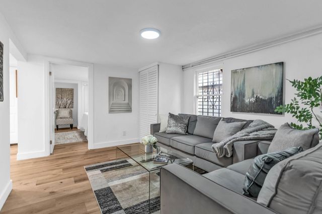 2912 2912 E 22Nd St, Oakland, CA 94601