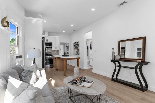 2912 2912 E 22Nd St, Oakland, CA 94601