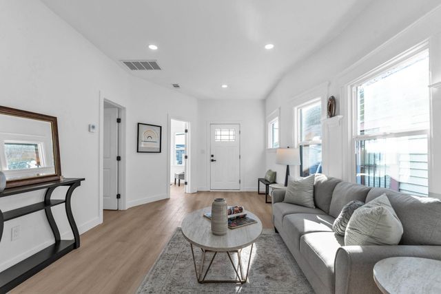 2912 2912 E 22Nd St, Oakland, CA 94601