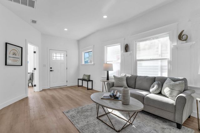 2912 2912 E 22Nd St, Oakland, CA 94601