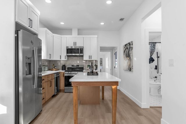 2912 2912 E 22Nd St, Oakland, CA 94601