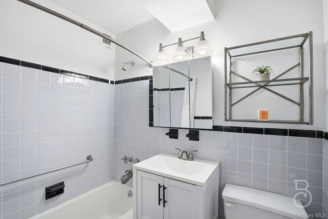 33-64 21st Street 6D, Astoria, NY 11106