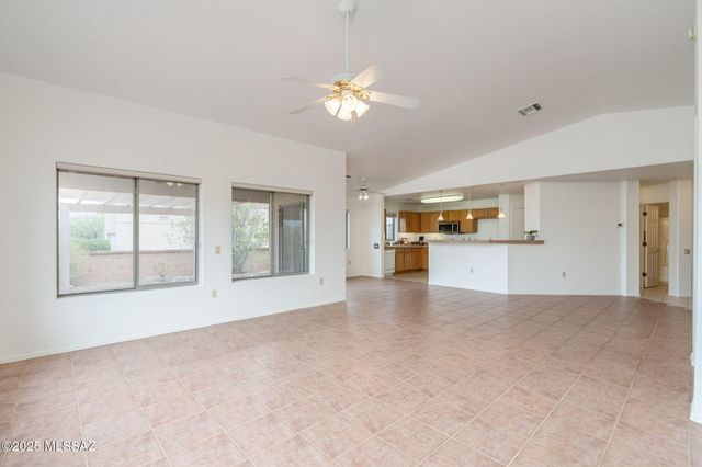 1012 W Union Bell Drive, Green Valley, AZ 85614