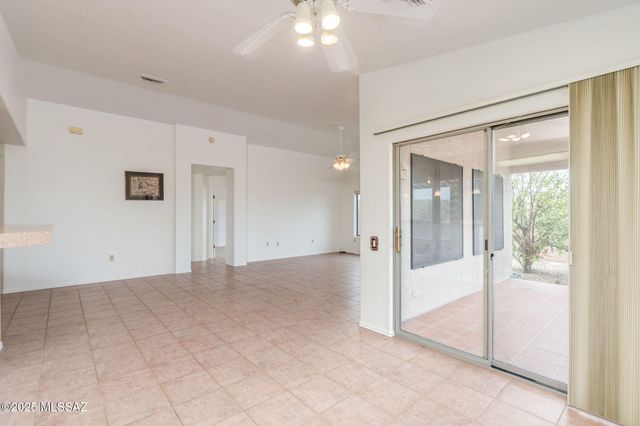 1012 W Union Bell Drive, Green Valley, AZ 85614