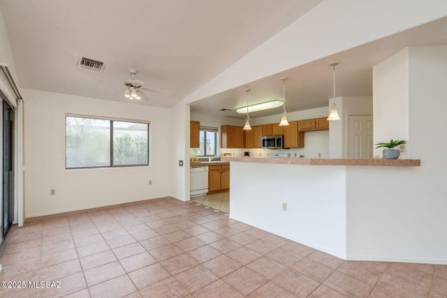 1012 W Union Bell Drive, Green Valley, AZ 85614