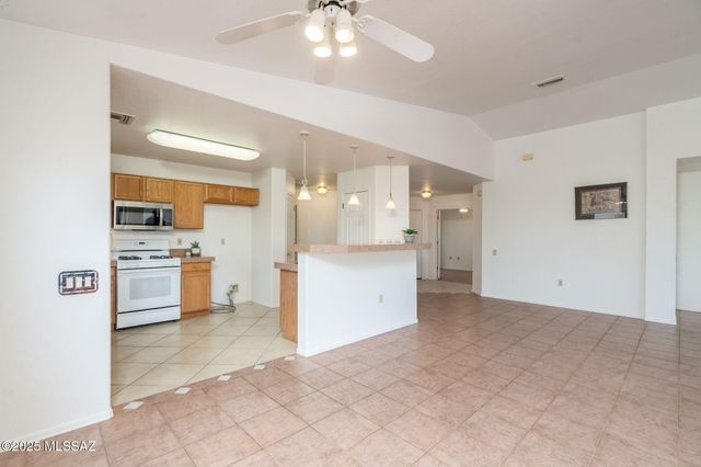 1012 W Union Bell Drive, Green Valley, AZ 85614