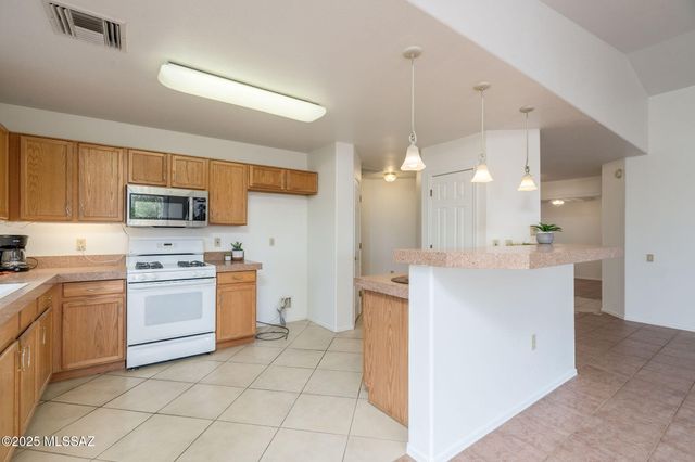 1012 W Union Bell Drive, Green Valley, AZ 85614