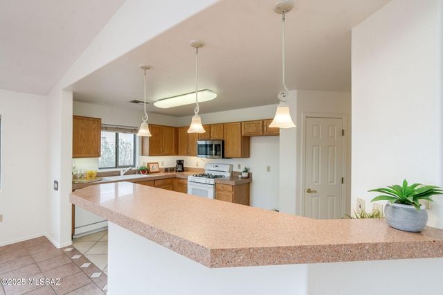 1012 W Union Bell Drive, Green Valley, AZ 85614