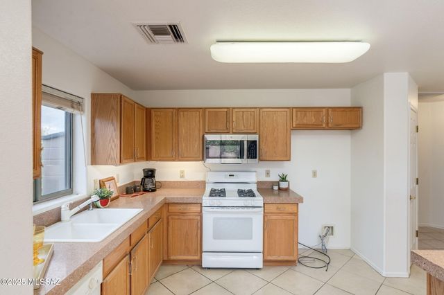 1012 W Union Bell Drive, Green Valley, AZ 85614
