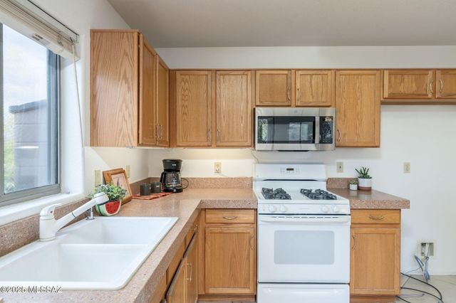 1012 W Union Bell Drive, Green Valley, AZ 85614