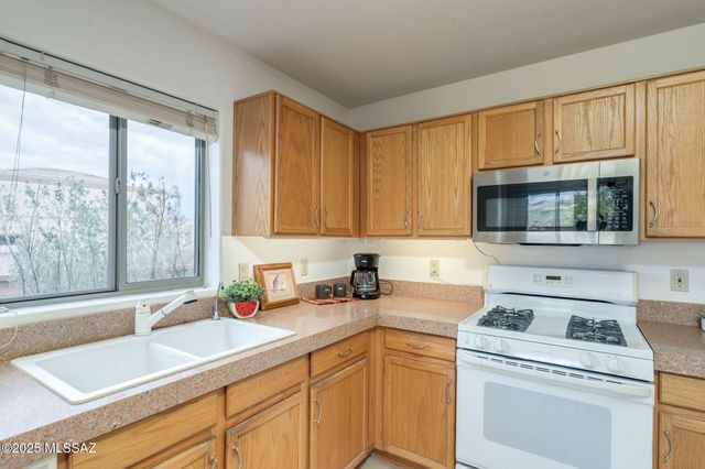 1012 W Union Bell Drive, Green Valley, AZ 85614