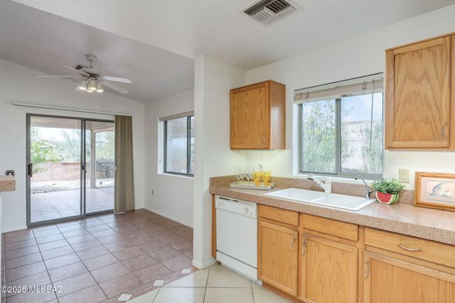 1012 W Union Bell Drive, Green Valley, AZ 85614