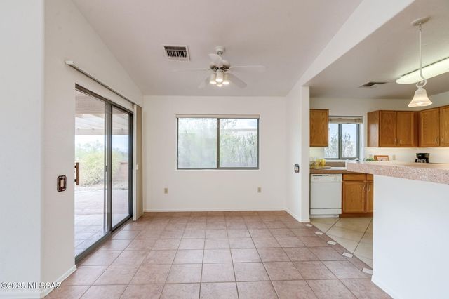 1012 W Union Bell Drive, Green Valley, AZ 85614
