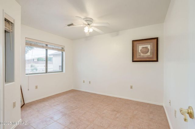 1012 W Union Bell Drive, Green Valley, AZ 85614
