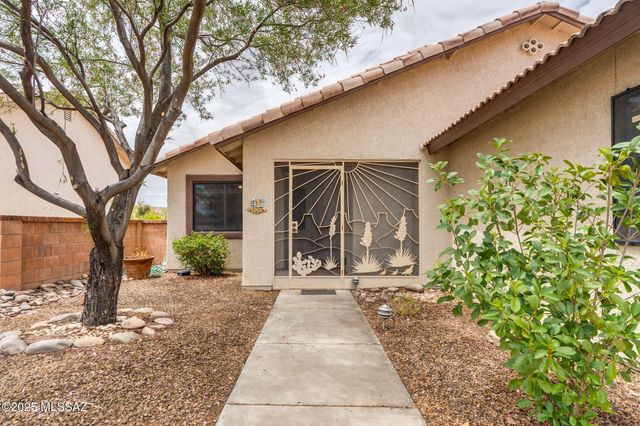 1012 W Union Bell Drive, Green Valley, AZ 85614