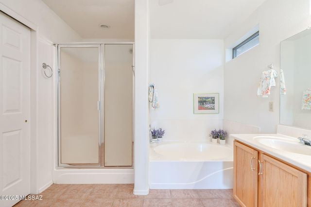 1012 W Union Bell Drive, Green Valley, AZ 85614