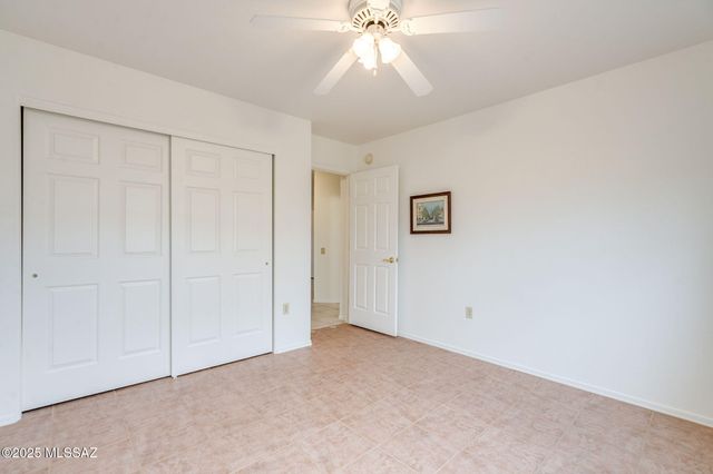 1012 W Union Bell Drive, Green Valley, AZ 85614