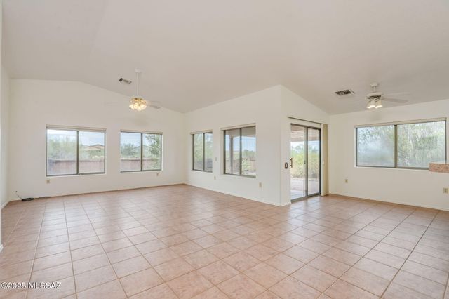 1012 W Union Bell Drive, Green Valley, AZ 85614