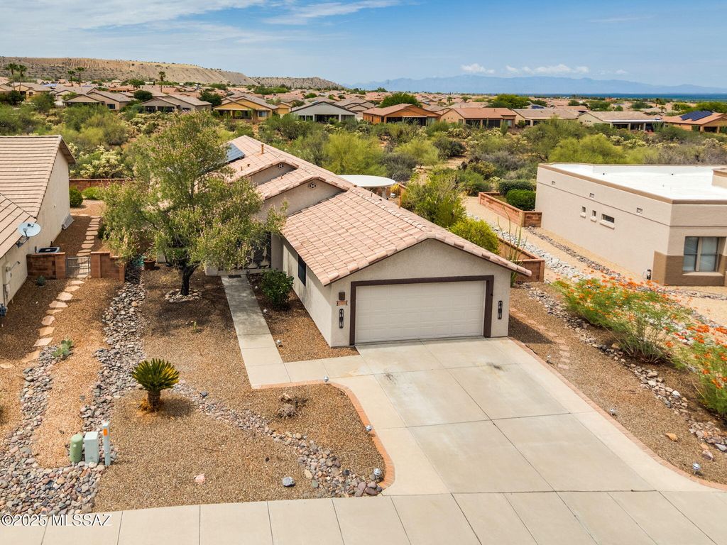 1012 W Union Bell Drive, Green Valley, AZ 85614
