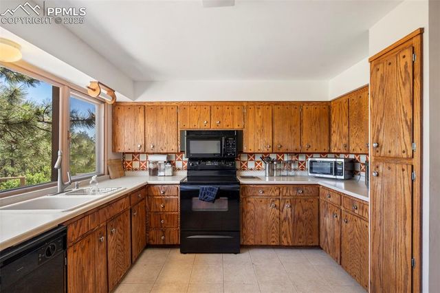 625 Vista Grande Drive, Colorado Springs, CO 80906