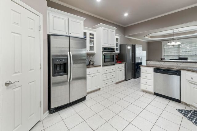 223 Maranes Cir, Maumelle, AR 72113