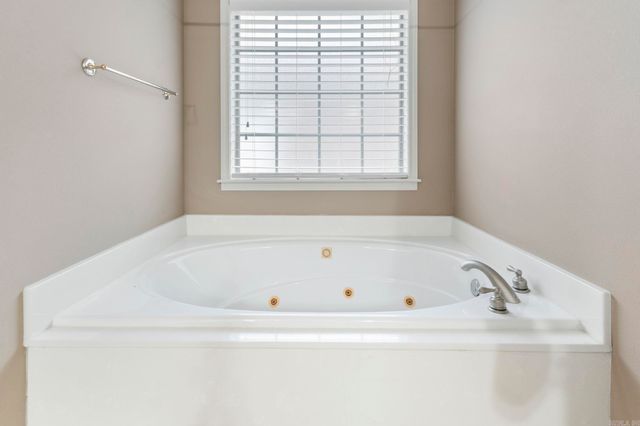 223 Maranes Cir, Maumelle, AR 72113