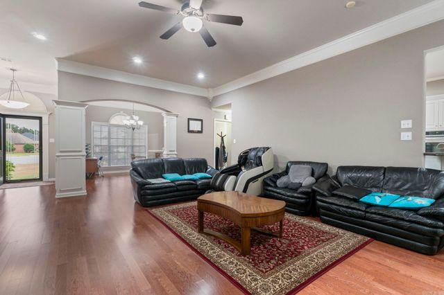 223 Maranes Cir, Maumelle, AR 72113