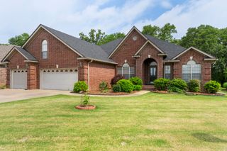 223 Maranes Cir, Maumelle, AR 72113