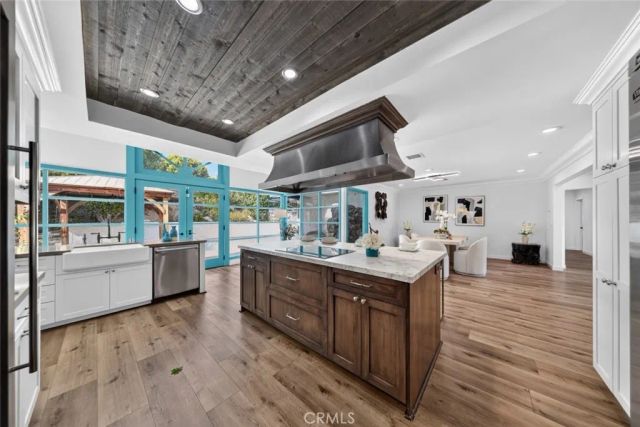 20001 Hiawatha Street, Chatsworth, CA 91311
