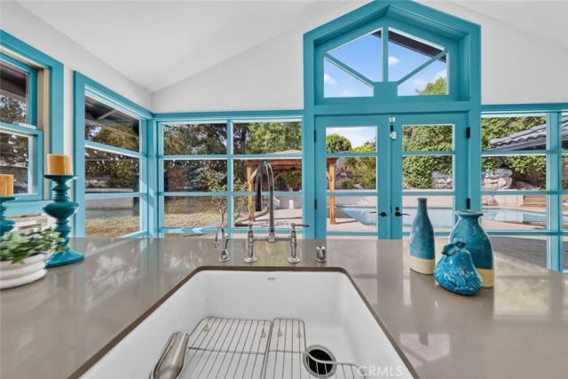 20001 Hiawatha Street, Chatsworth, CA 91311