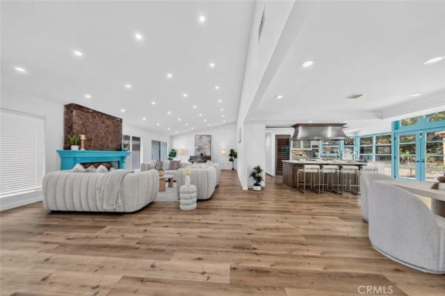 20001 Hiawatha Street, Chatsworth, CA 91311