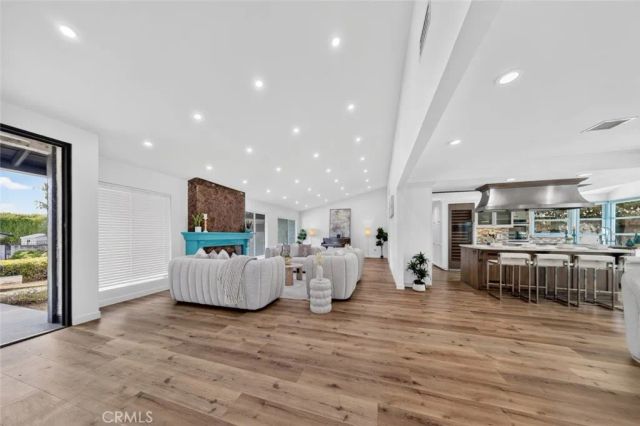20001 Hiawatha Street, Chatsworth, CA 91311