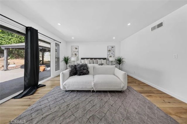 20001 Hiawatha Street, Chatsworth, CA 91311