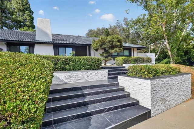 20001 Hiawatha Street, Chatsworth, CA 91311