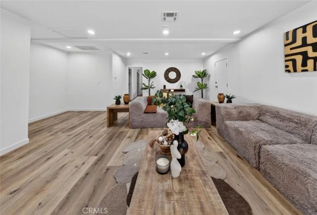 20001 Hiawatha Street, Chatsworth, CA 91311