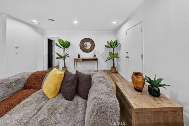 20001 Hiawatha Street, Chatsworth, CA 91311