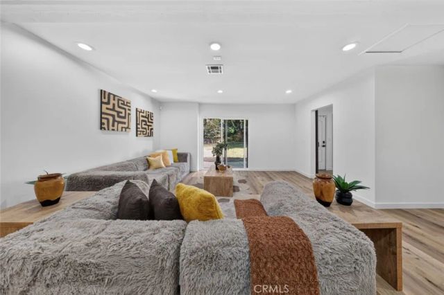 20001 Hiawatha Street, Chatsworth, CA 91311