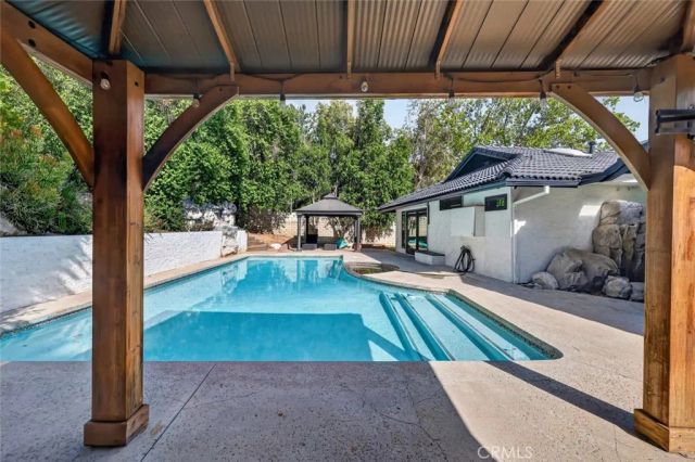 20001 Hiawatha Street, Chatsworth, CA 91311