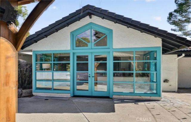 20001 Hiawatha Street, Chatsworth, CA 91311