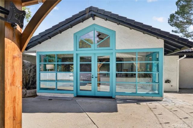 20001 Hiawatha Street, Chatsworth, CA 91311