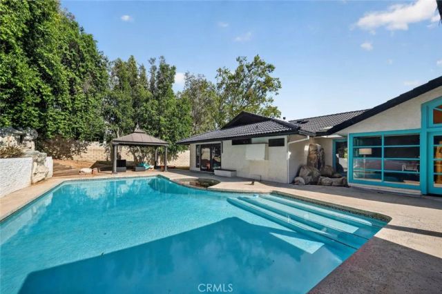 20001 Hiawatha Street, Chatsworth, CA 91311