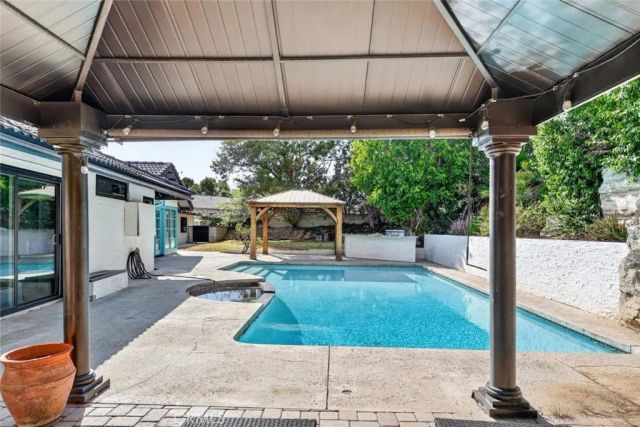 20001 Hiawatha Street, Chatsworth, CA 91311
