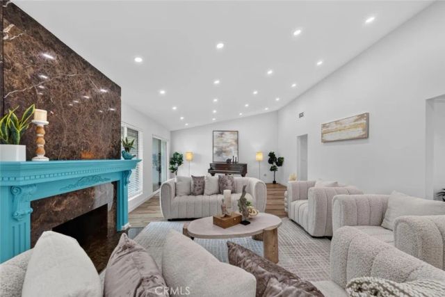 20001 Hiawatha Street, Chatsworth, CA 91311