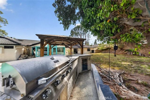 20001 Hiawatha Street, Chatsworth, CA 91311